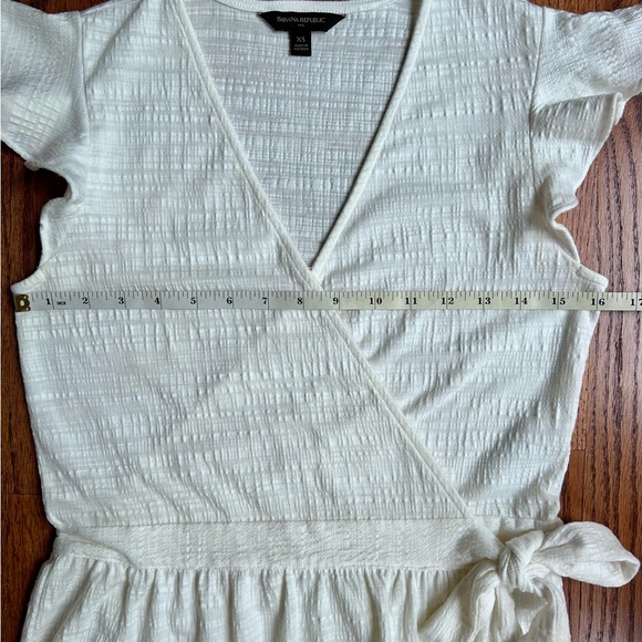 Banana Republic Women's Off White Sleeveless Casual Wrap Top - Picture 4 of 7